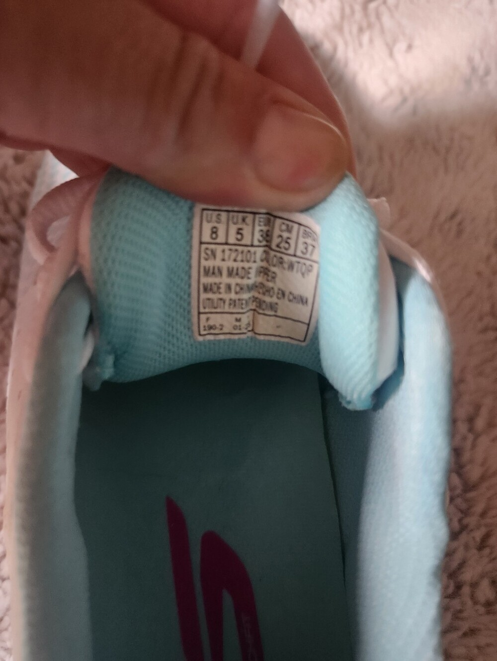 Womens Size 8 Sketchers - Picture 4 of 6